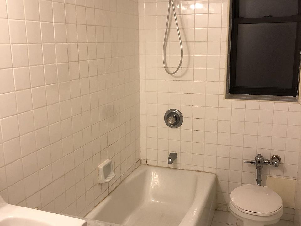 2nd image of 300 Hayward Ave APT 1R