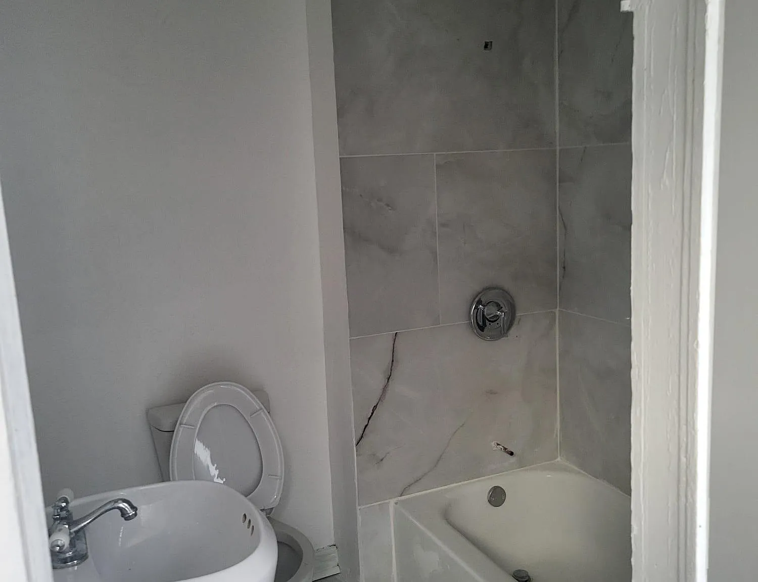 2 bed, 1058 sqft, $1,200 — Photo 2