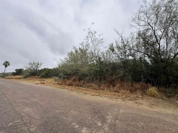 2032 Sunset Dr, Zapata, TX 78076