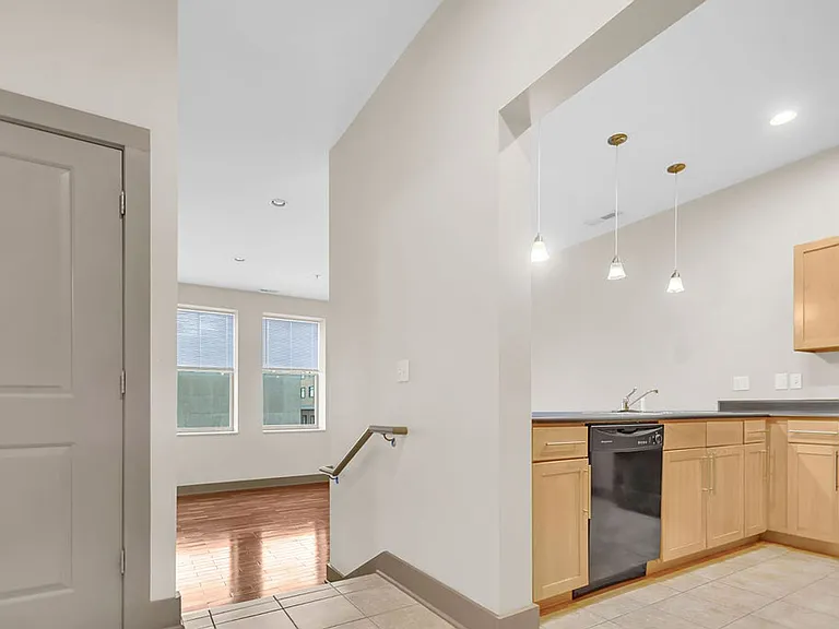 103 N College Ave — Photo 7