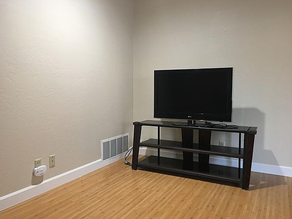 3rd image of 850 Hacienda Ave