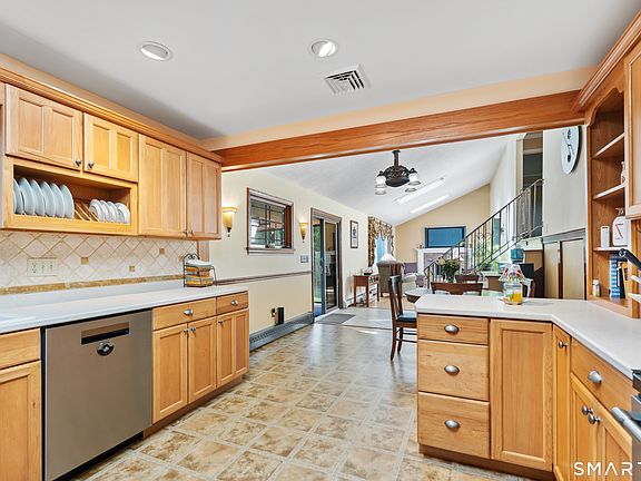 3rd image of 117 Whispering Hill Road