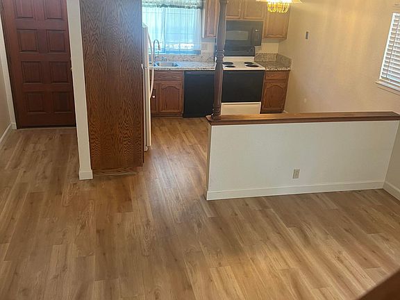 4th image of 540 Edgewood Dr Unit A