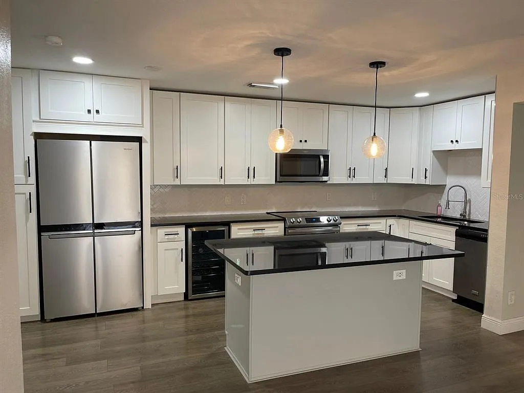 3 bed, 2.0 bath, 1237 sqft, $2,250 — Photo 1