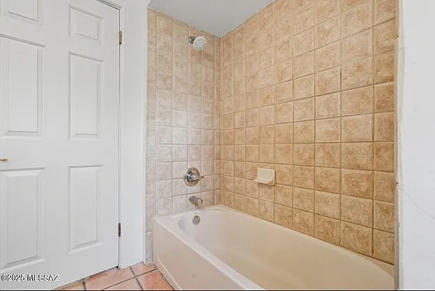 1308 E Spring St — Photo 15