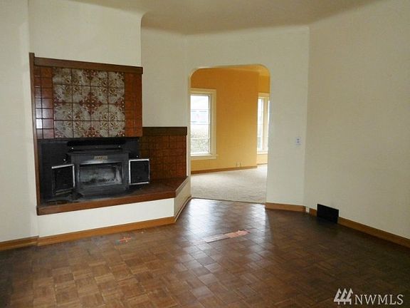 3rd image of 643 N Charleston Ave