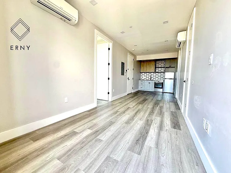 1565 New York Ave #5E — Photo 2