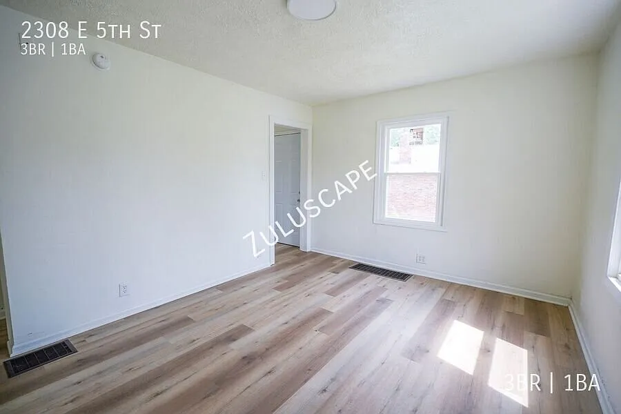 2308 E. 5th St / Quiet 3 Bed 1 Bath in Anderson Indiana! — Photo 2