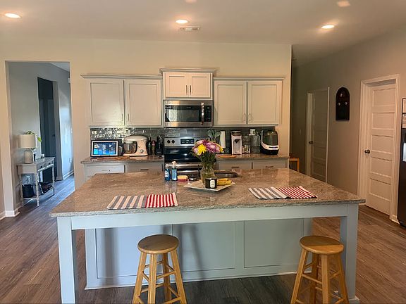 5th image of 20 Pebblebrook Ln