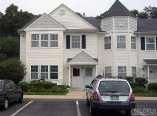44 Country View Ln, Middle Island, NY 11953