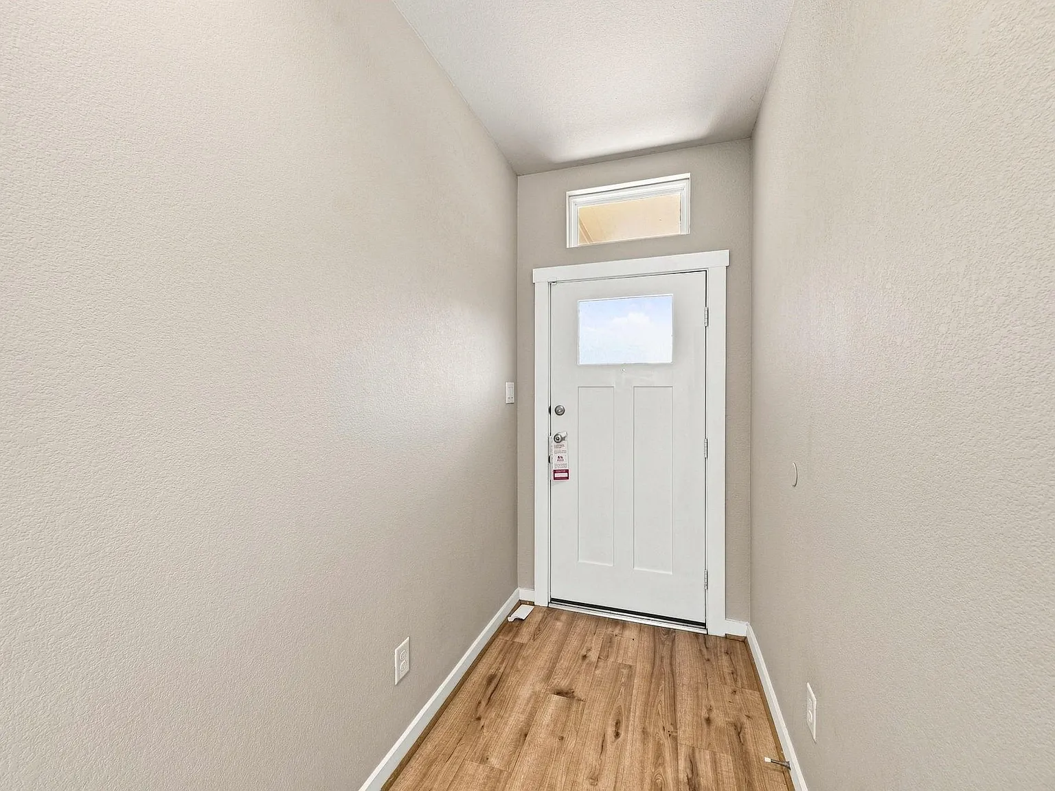 3 bed, 2.0 bath, 1450 sqft, $2,450 — Photo 2