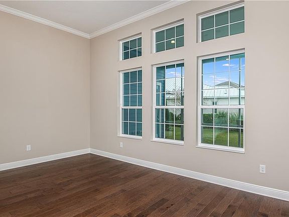 4th image of 705 Manns Harbor Dr