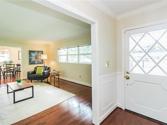 4th image of 4922 Whiteoak Dr W