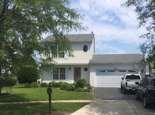 1818 Cambridge Dr, Carpentersville, IL 60110