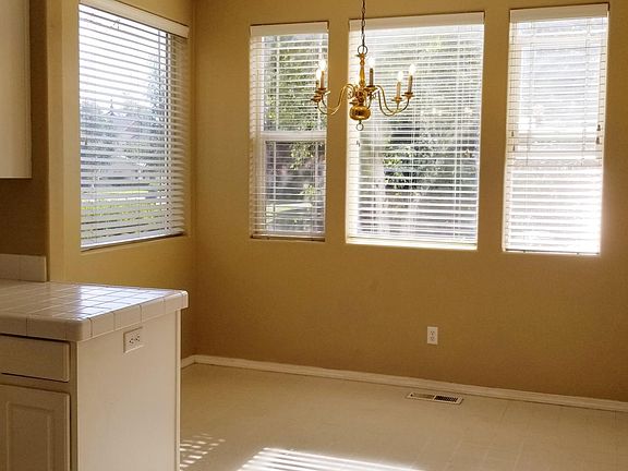4th image of 2109 SE 190th Ave