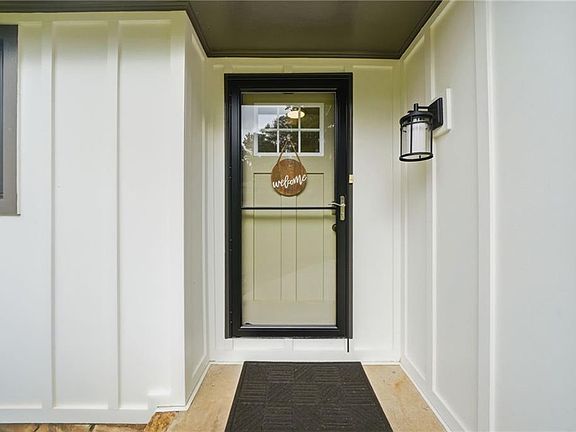 4th image of 3043 S Meadow Ct