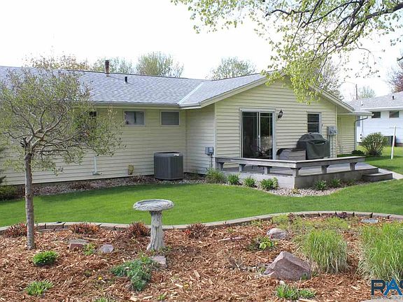 3rd image of 1018 W Fairview Dr