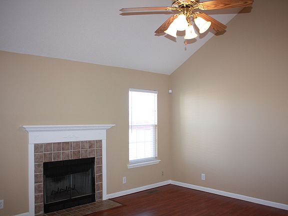 5th image of 3887 Mackenzie Dr