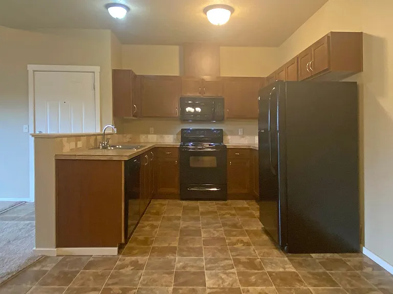 Catron Apartments - 1-3 Bedrooms 2 Bathrooms with In Unit Washer/Dryer and Internet — Photo 24