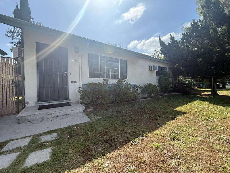 Building Photo - 4810 Cahuenga Blvd