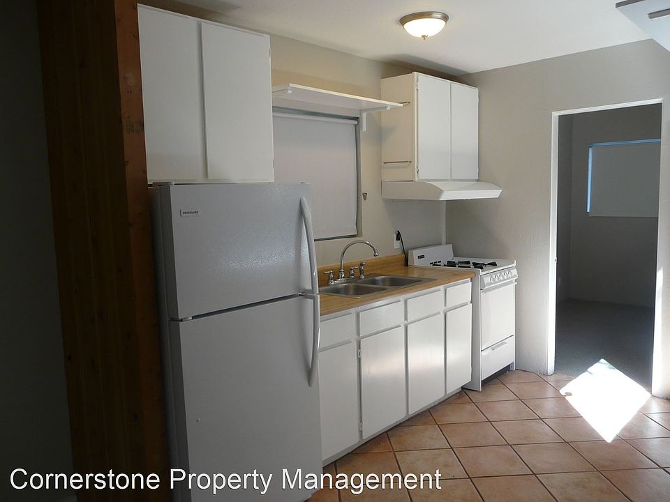 2nd image of 467 Fernando Ave
