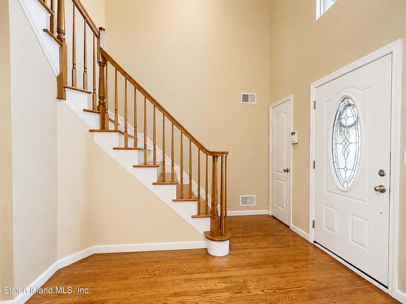 3rd image of 355 Willowbrook Rd