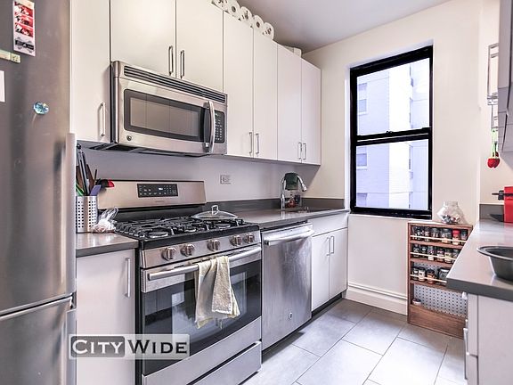 3rd image of 71 W 12th St APT 4F