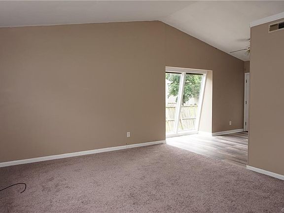 3rd image of 1600 Huntington Ct