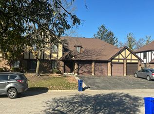 1720 Lakecliffe Dr, Wheaton, IL 60189