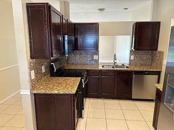 4th image of 3648 Chesapeake Court