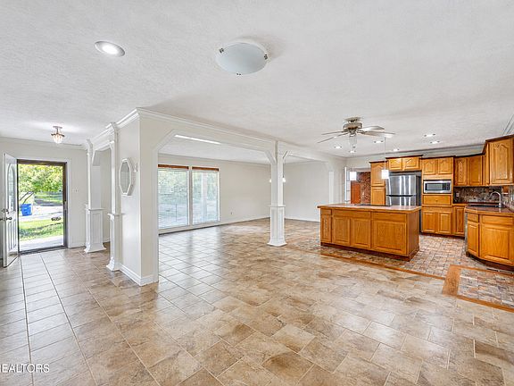 3rd image of 217 Wakefield Rd