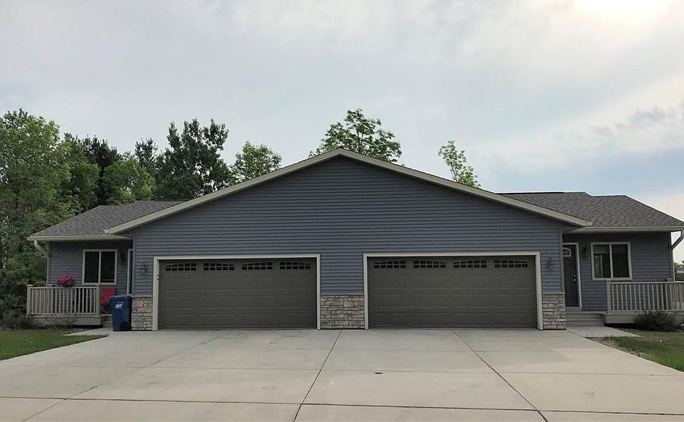 2nd image of 925 Emerald Ct #A