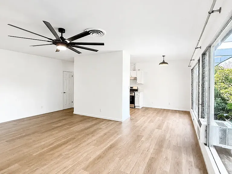 1845 Canyon Dr #11 — Photo 2