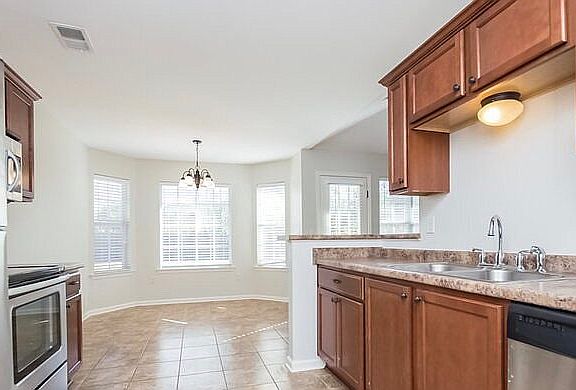 5th image of 7300 Willow Point Dr