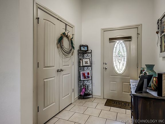 5th image of 2709 NE 129th St
