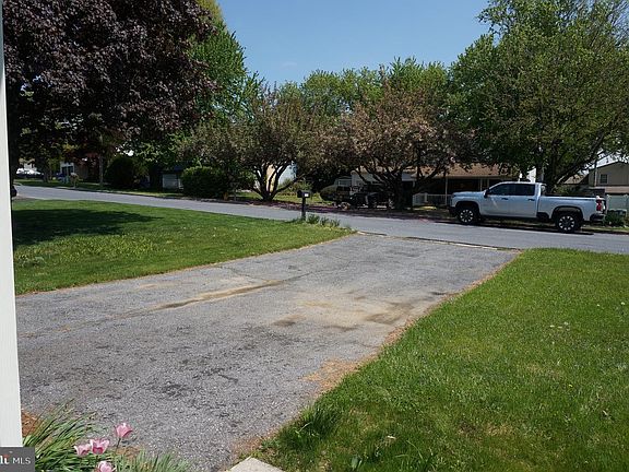 5th image of 783 Blue Jay Rd