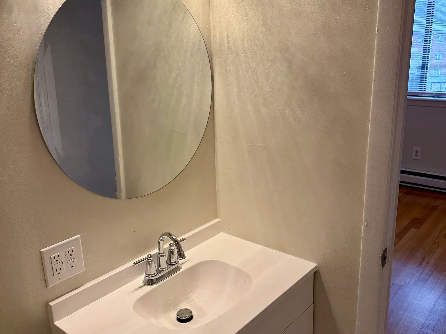 1 bed, 500 sqft, $1,985 — Photo 3