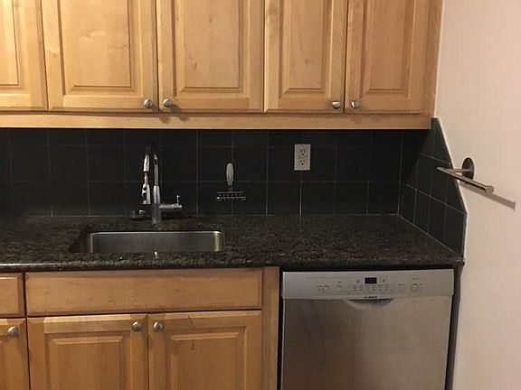 4th image of 333 E 34th St APT 14C