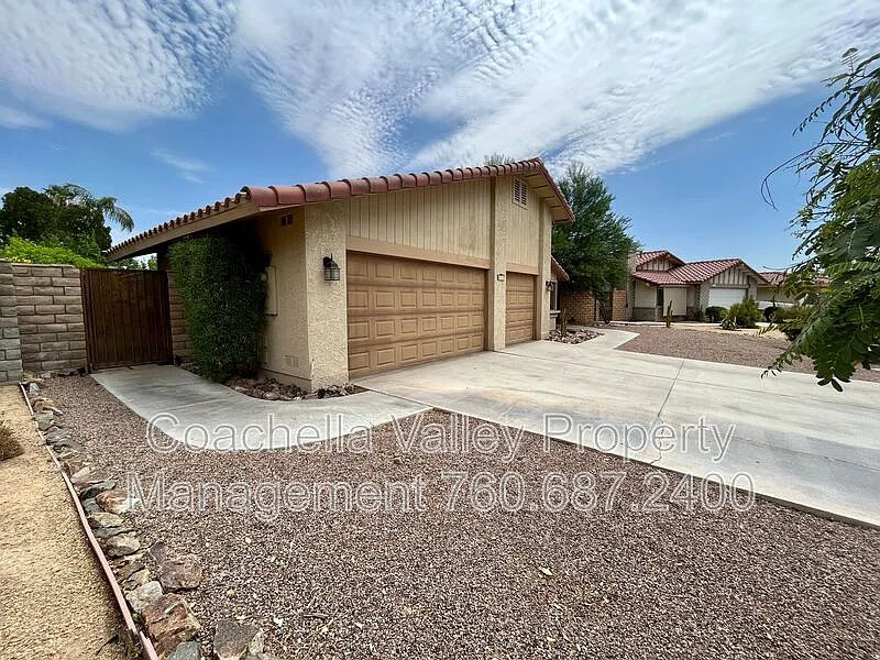 3 bed, 2.0 bath, 1712 sqft, $2,495 — Photo 2