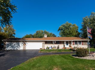 W263S3150 Ridge Rd, Waukesha, WI 53189