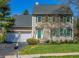 30 Navesink Dr, Pennington, NJ 08534