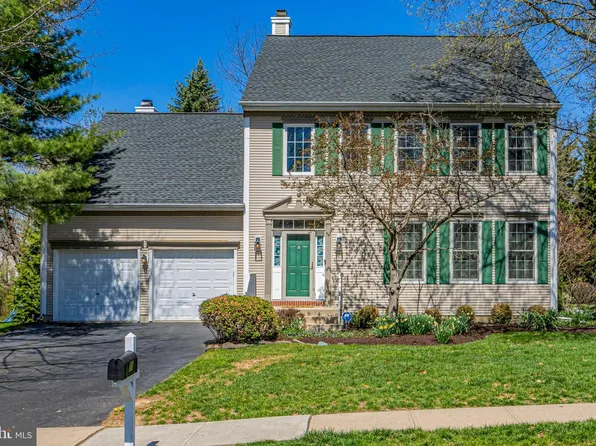 30 Navesink Dr, Pennington, NJ 08534