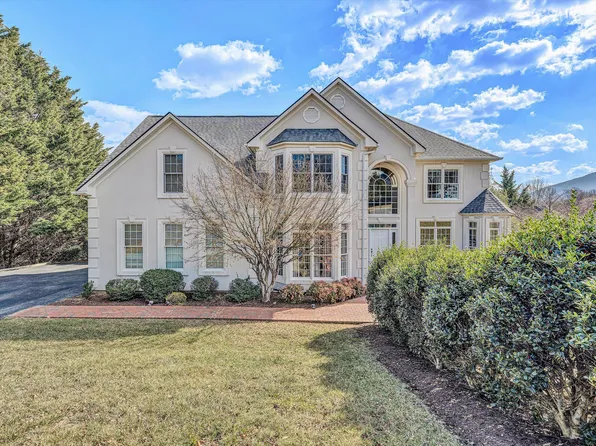 6206 Midsummer Ln, Roanoke, VA 24018