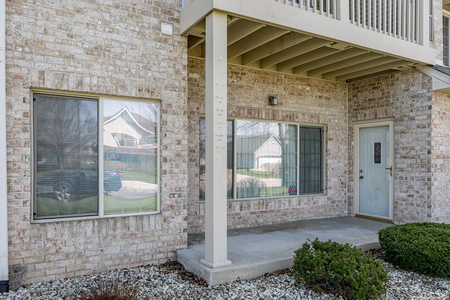 6615 Spring Hill Dr photo 1