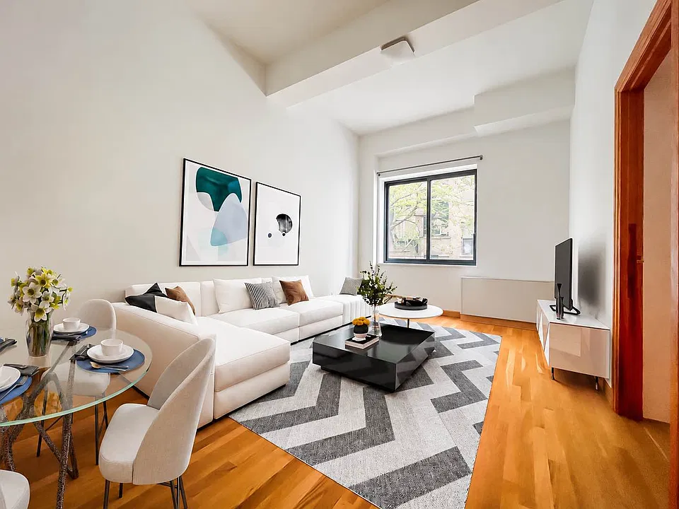 457 W 46th St #4A