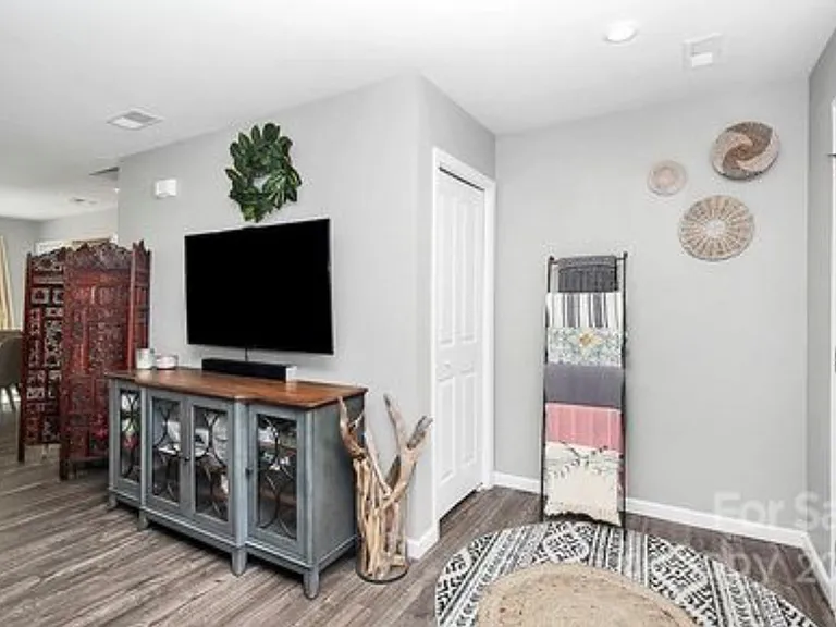 5316 Merwyn Ave — Photo 4