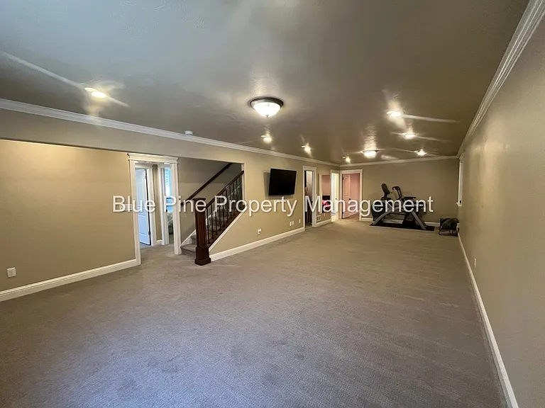 340 Chateau Dr #1 — Photo 22