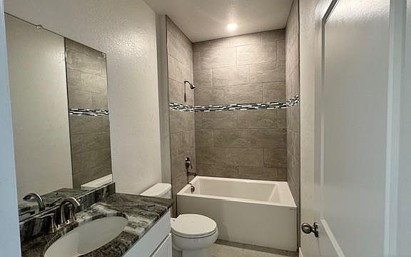 4th image of 18172 Wintergarden Ave