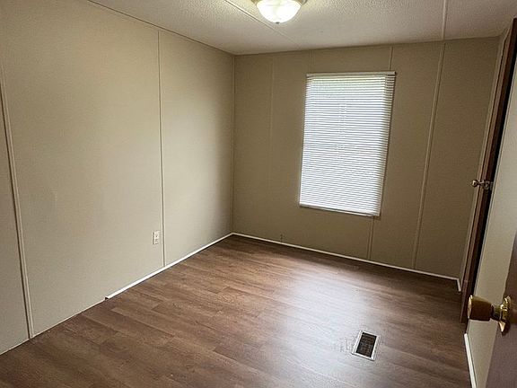 5th image of 705 Williamsburg Dr