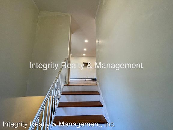 5th image of 2691 S Benton St